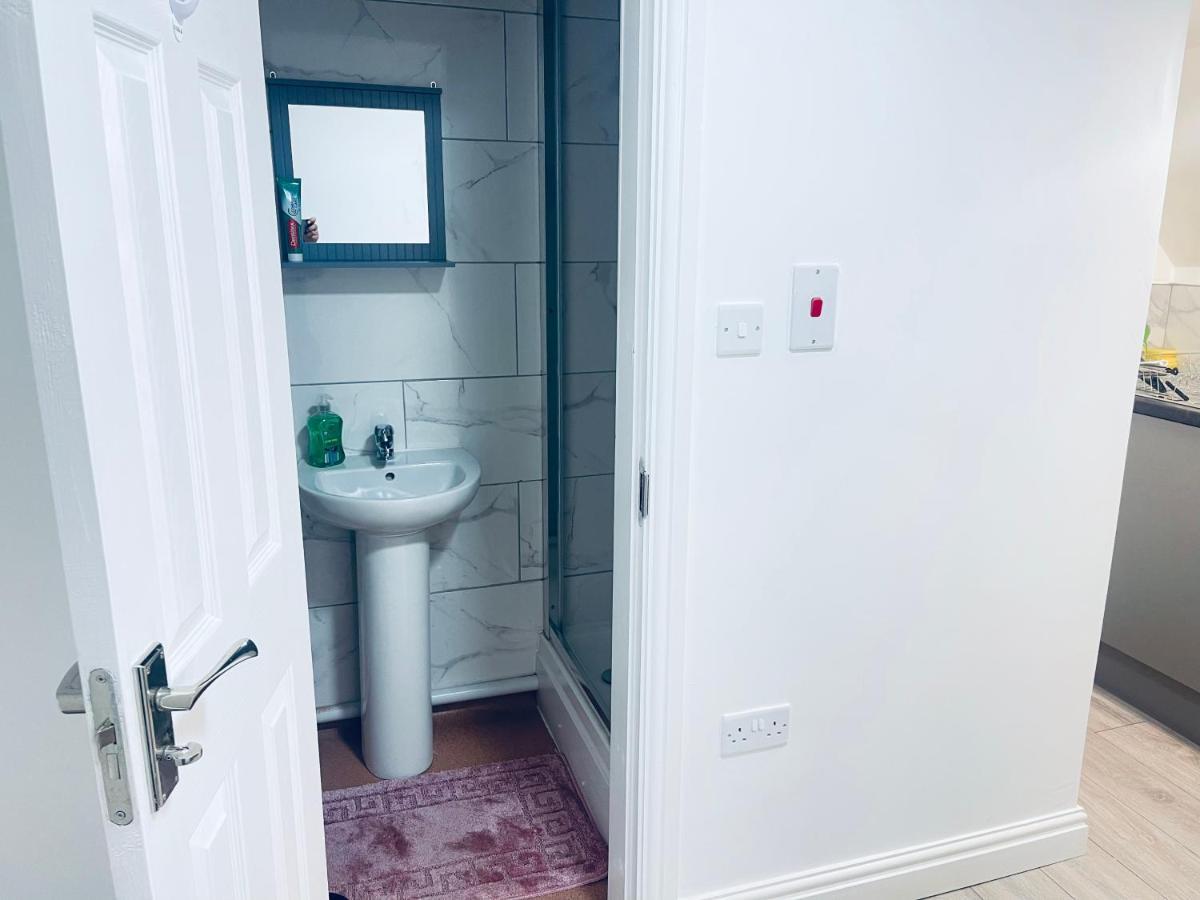 1 Bed Apartment With 2 Beds 1 Double Plus 1 Single Бирмингам Екстериор снимка