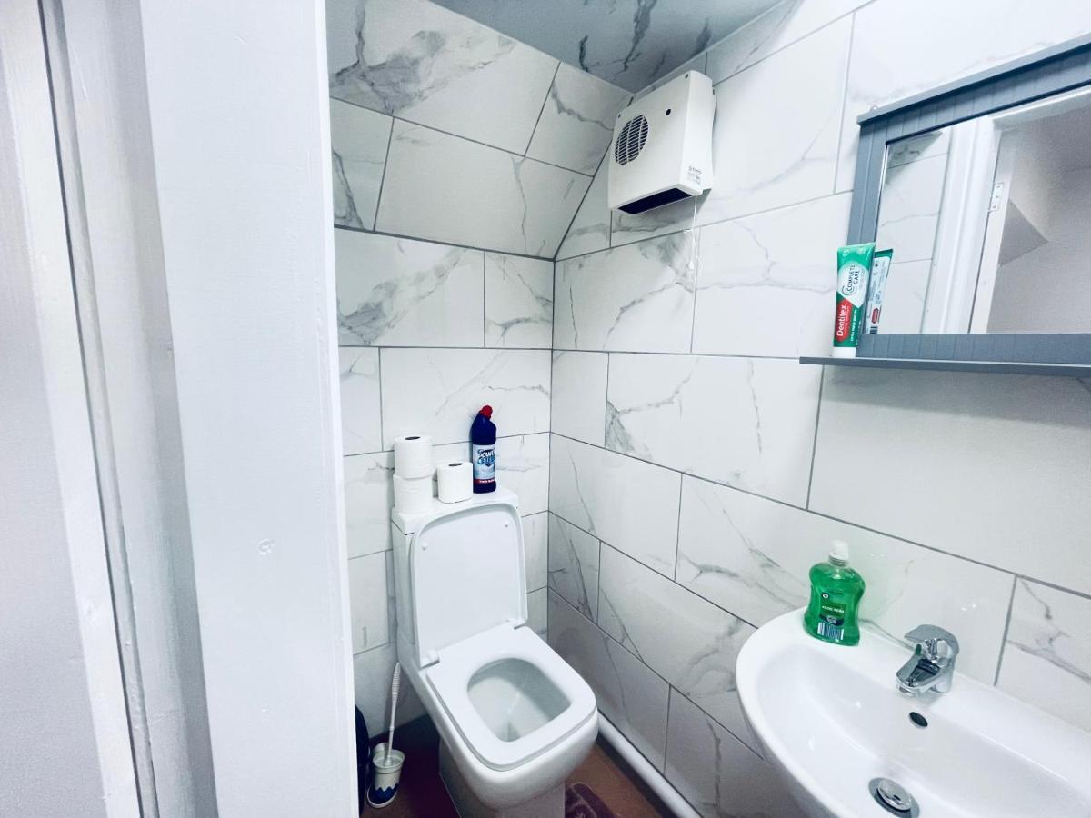 1 Bed Apartment With 2 Beds 1 Double Plus 1 Single Бирмингам Екстериор снимка