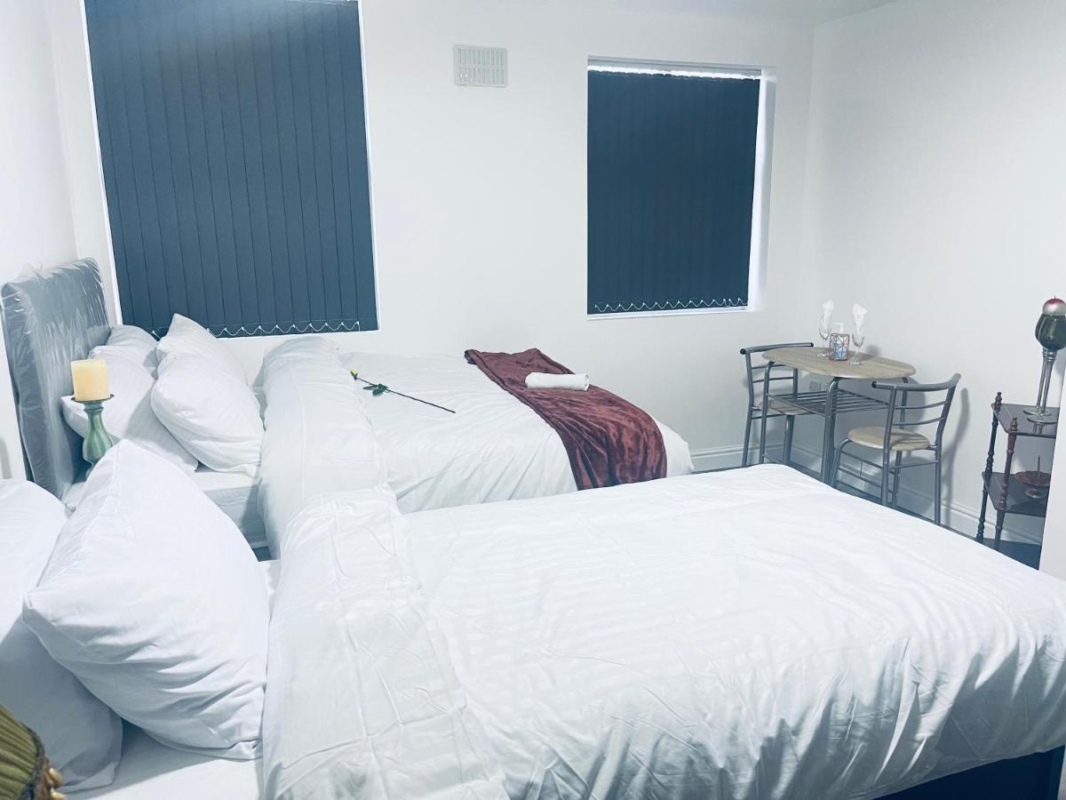1 Bed Apartment With 2 Beds 1 Double Plus 1 Single Бирмингам Екстериор снимка