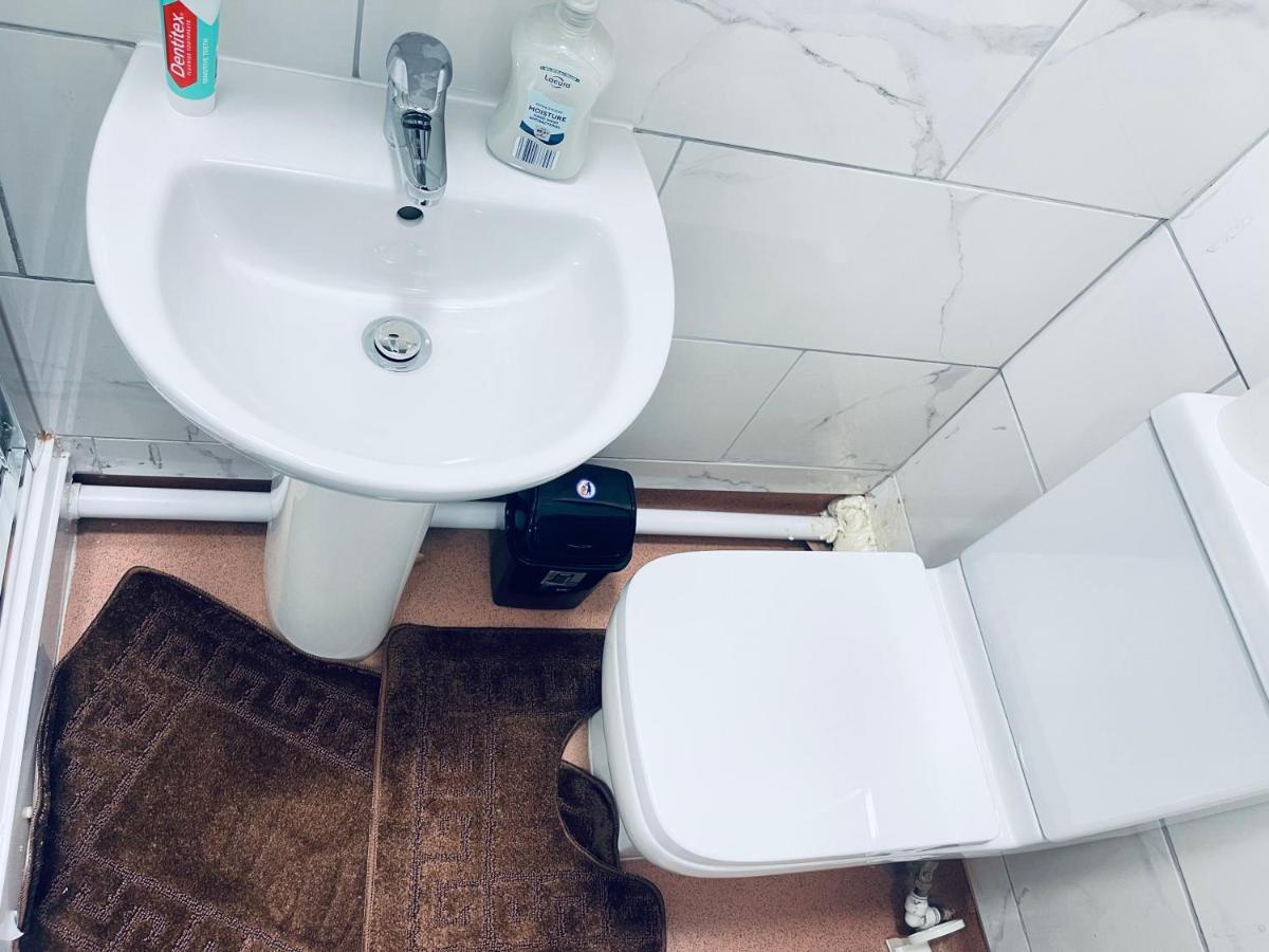 1 Bed Apartment With 2 Beds 1 Double Plus 1 Single Бирмингам Екстериор снимка