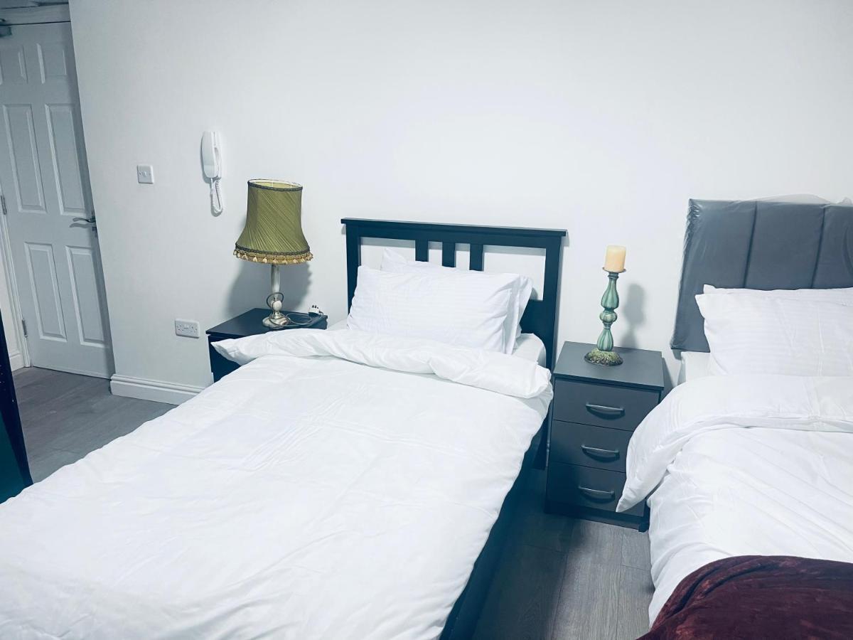 1 Bed Apartment With 2 Beds 1 Double Plus 1 Single Бирмингам Екстериор снимка